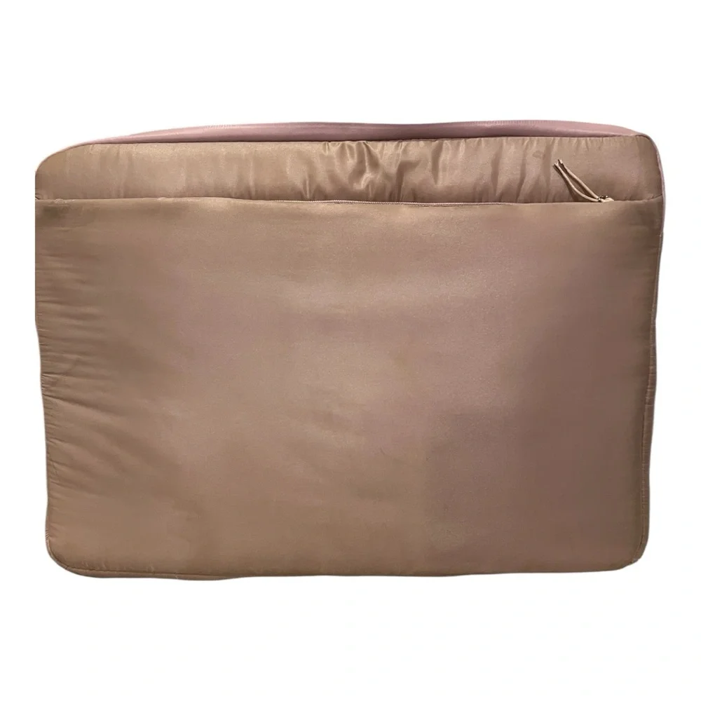 Caraa x Athleta Quilted Tech Pouch